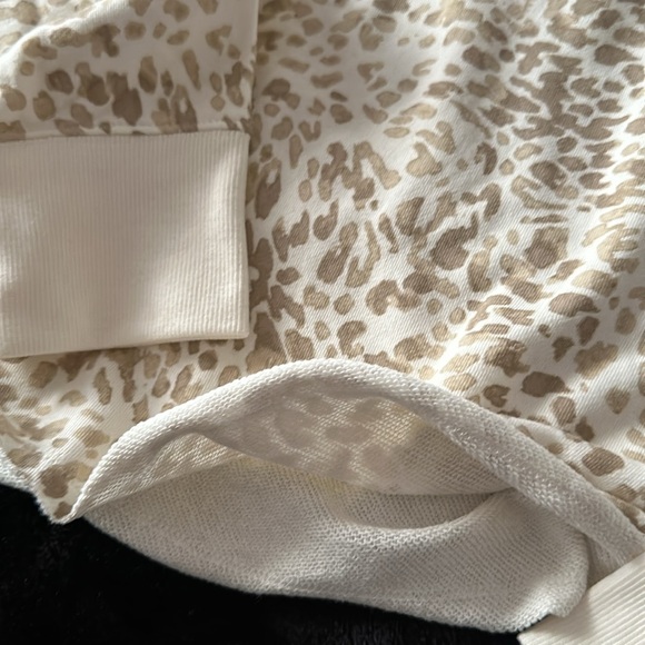 Animal print crop hoodie - Picture 3 of 4